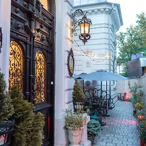 Отель Conacul Coroanei Luxury Boutique, Бухарест